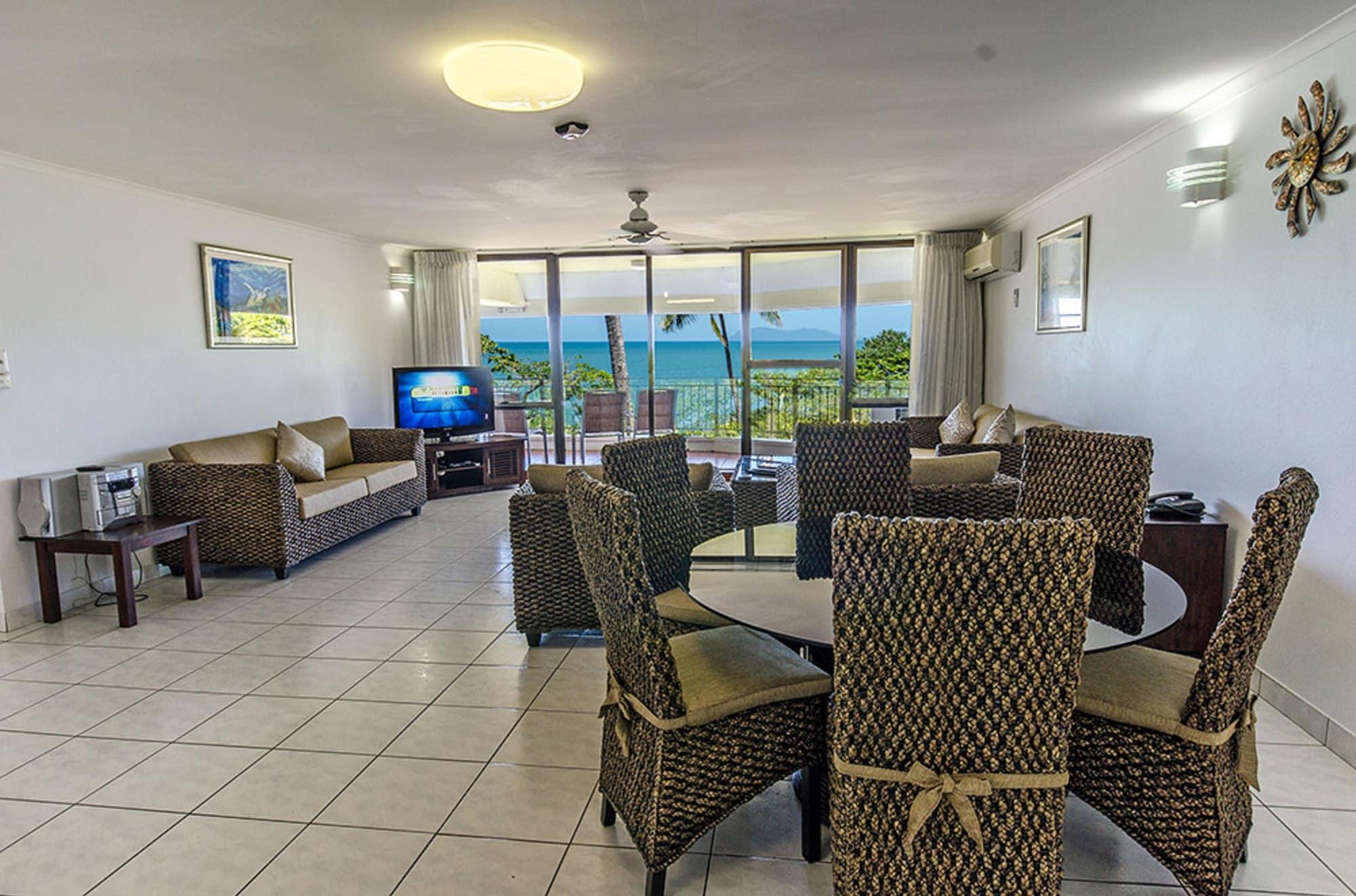 Roydon Beachfront Apartments Trinity Beach Eksteriør billede