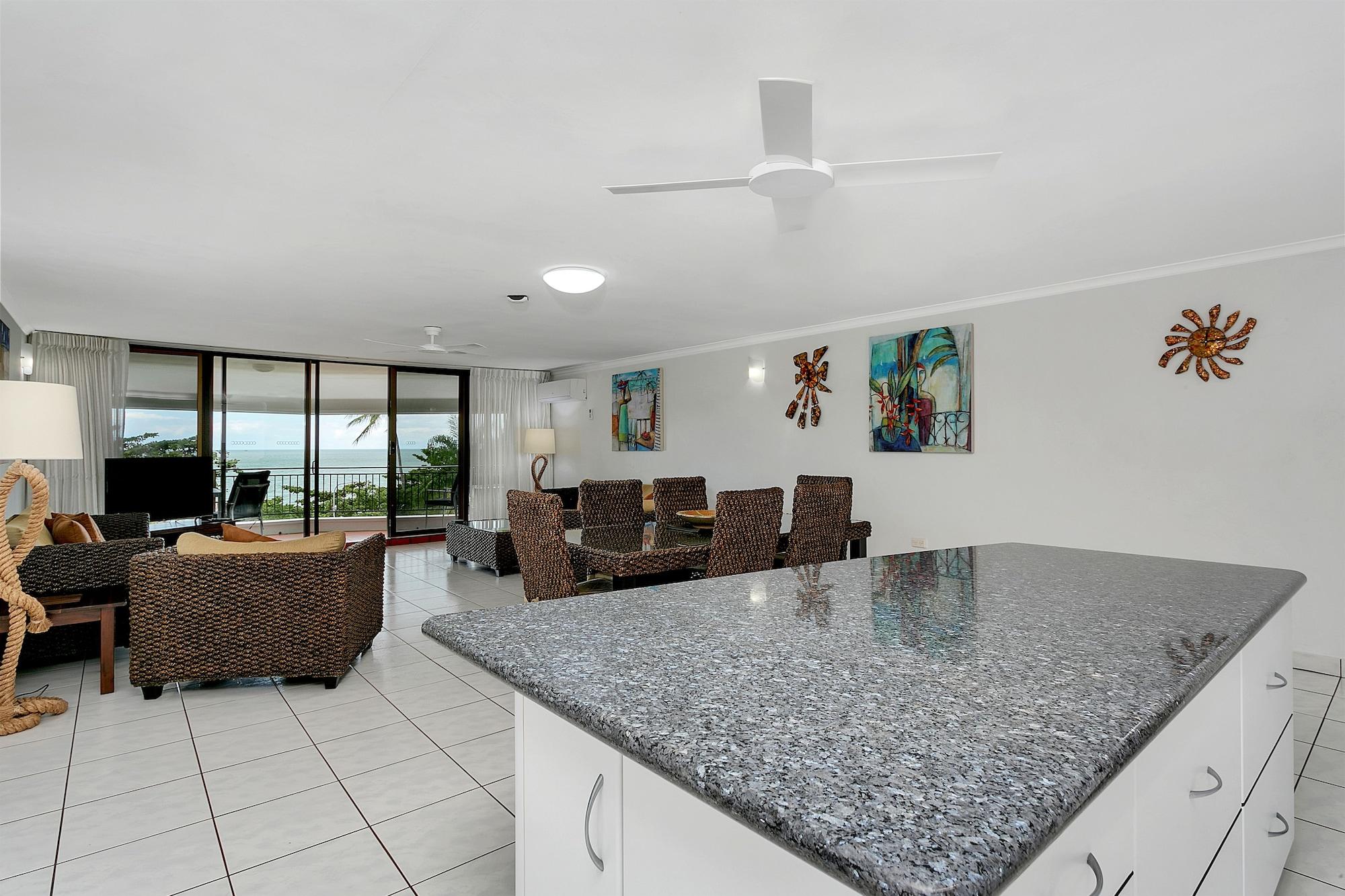 Roydon Beachfront Apartments Trinity Beach Eksteriør billede