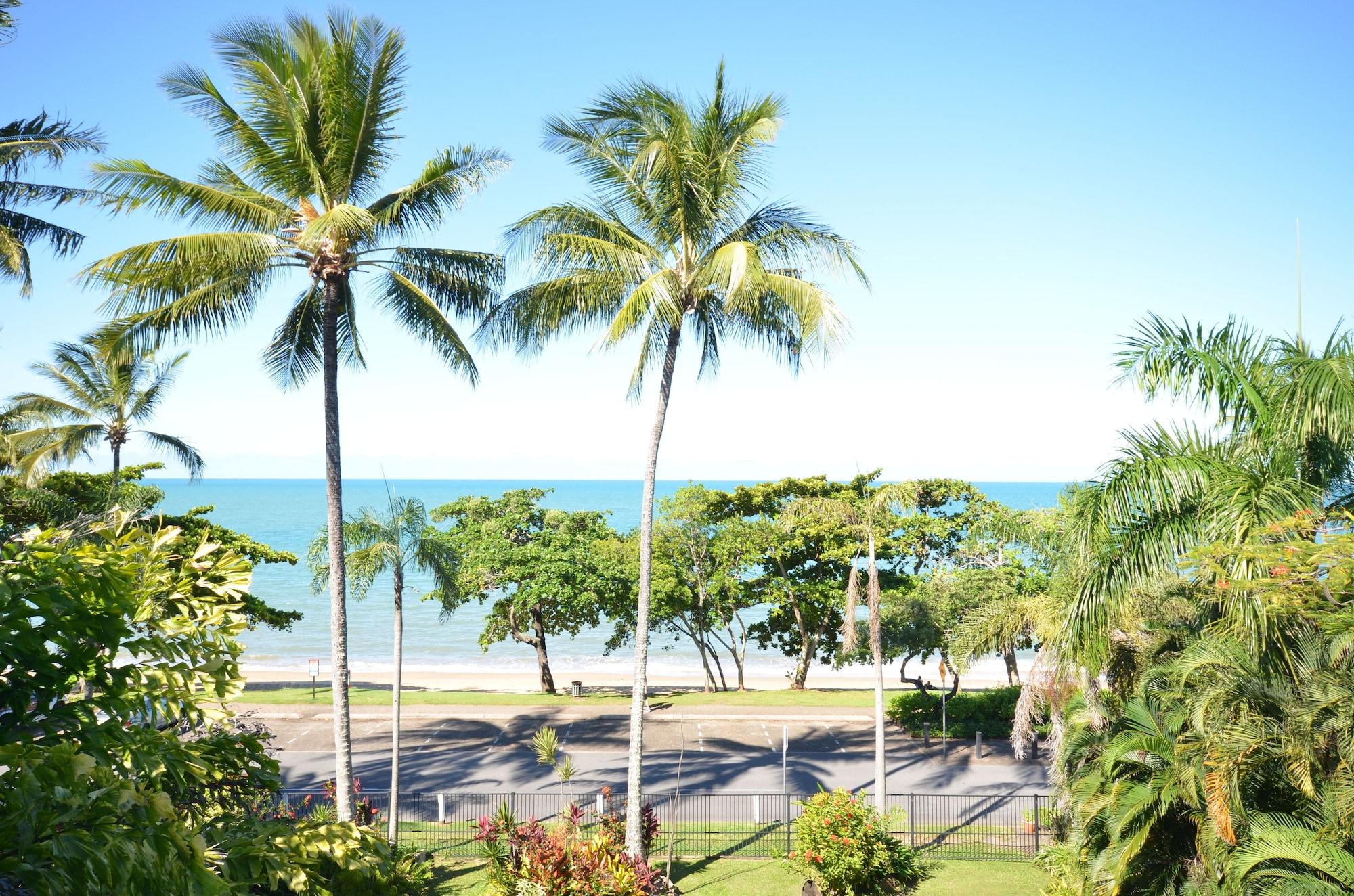 Roydon Beachfront Apartments Trinity Beach Eksteriør billede