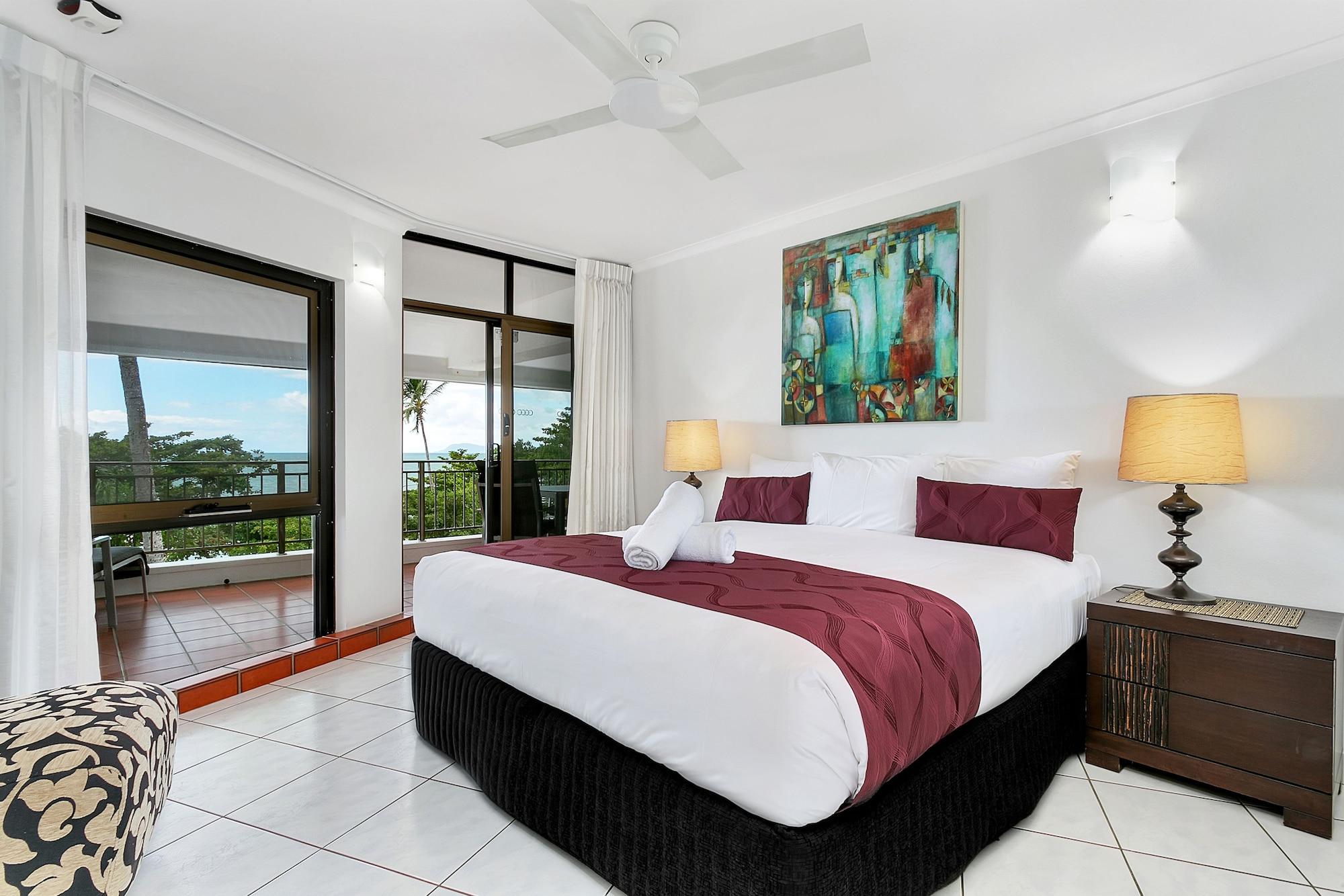 Roydon Beachfront Apartments Trinity Beach Eksteriør billede