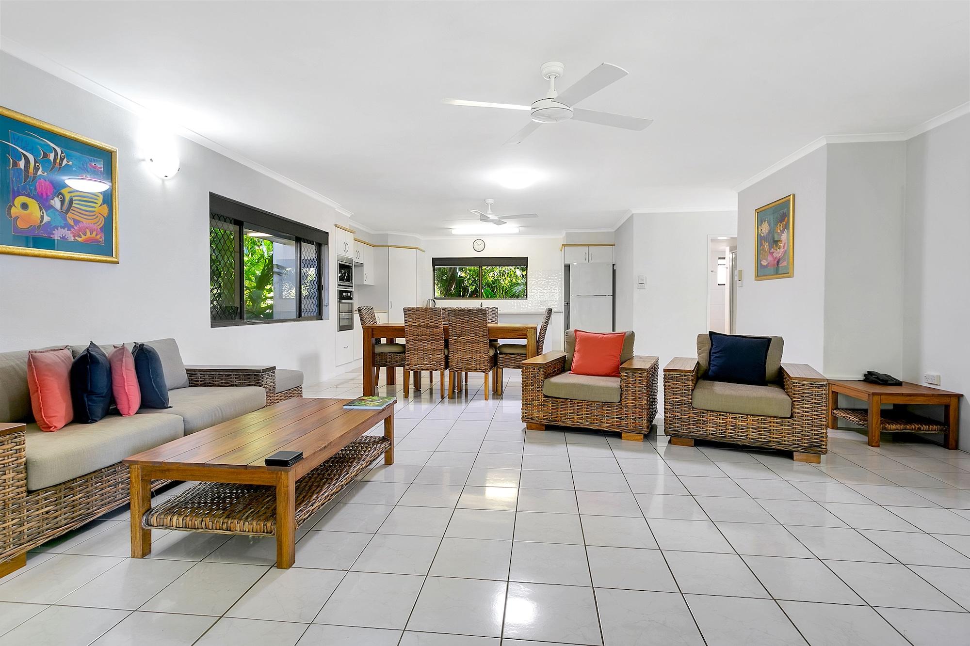 Roydon Beachfront Apartments Trinity Beach Eksteriør billede