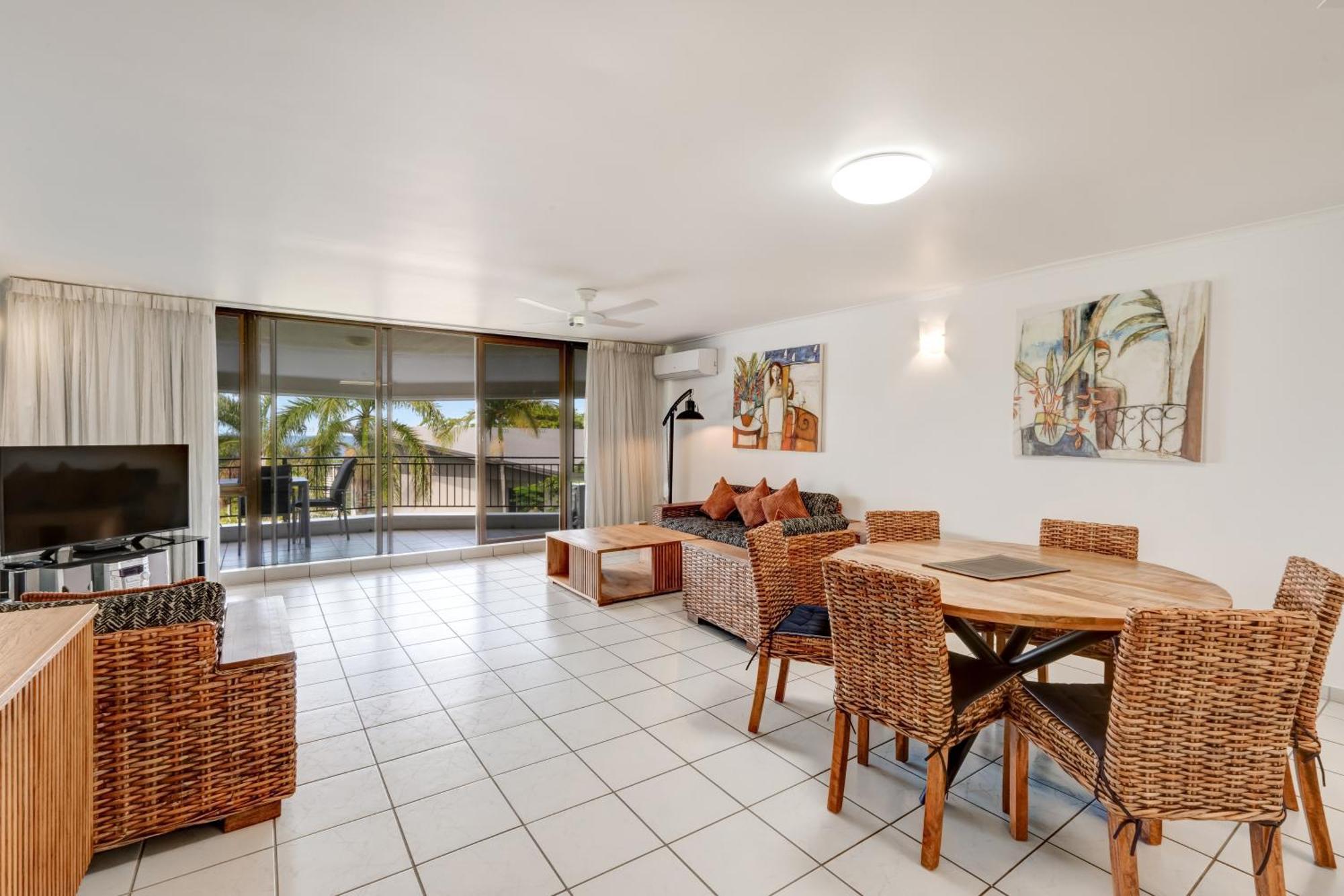 Roydon Beachfront Apartments Trinity Beach Eksteriør billede