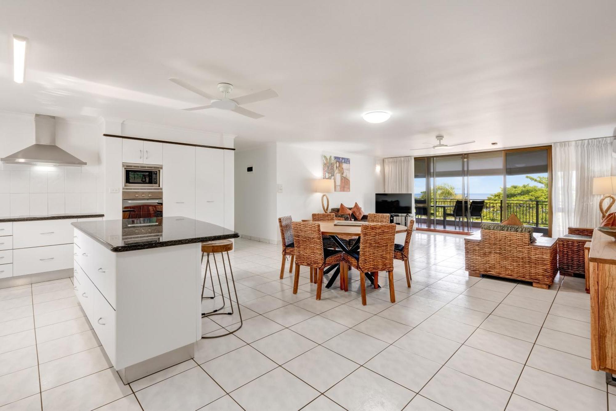 Roydon Beachfront Apartments Trinity Beach Eksteriør billede