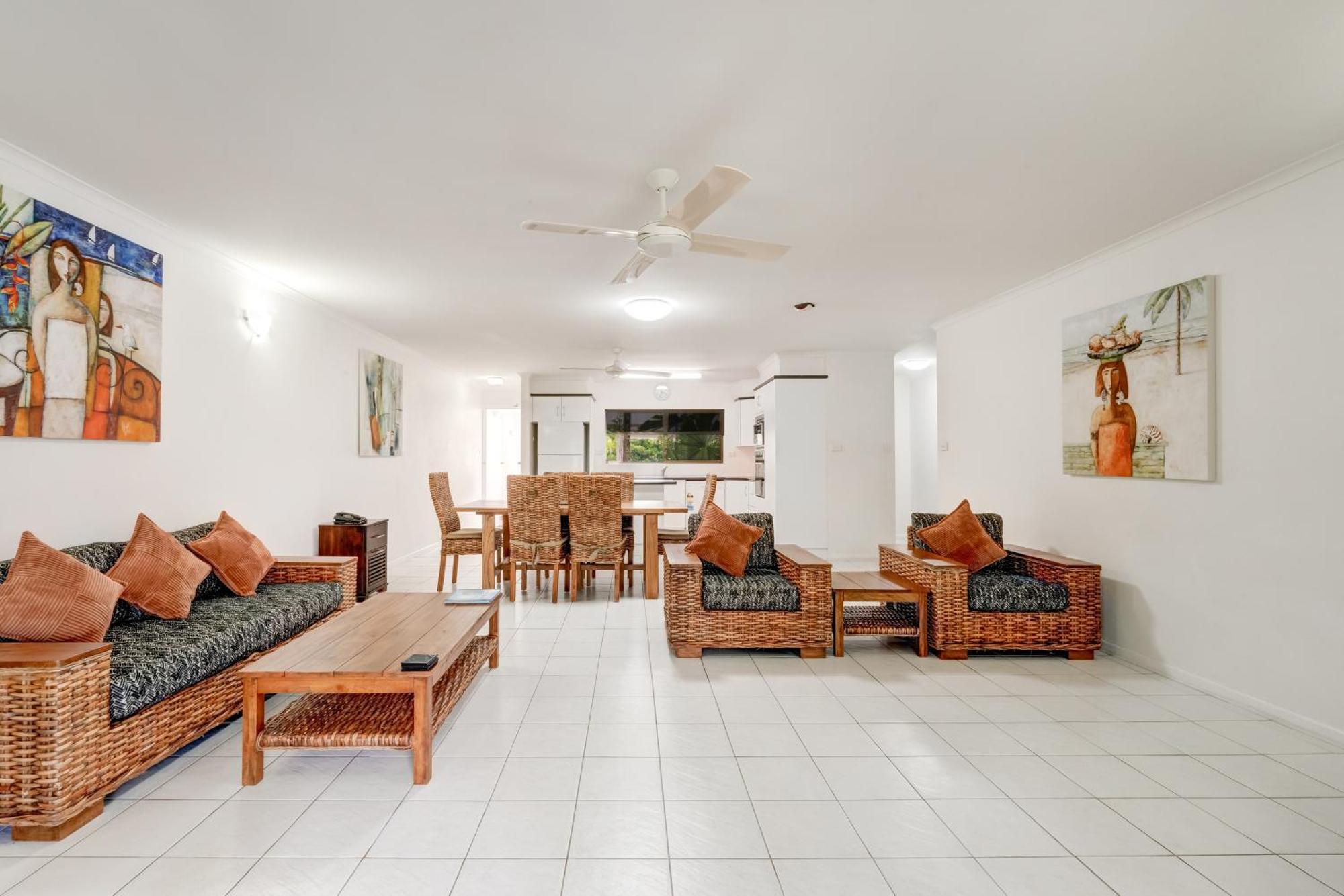 Roydon Beachfront Apartments Trinity Beach Eksteriør billede