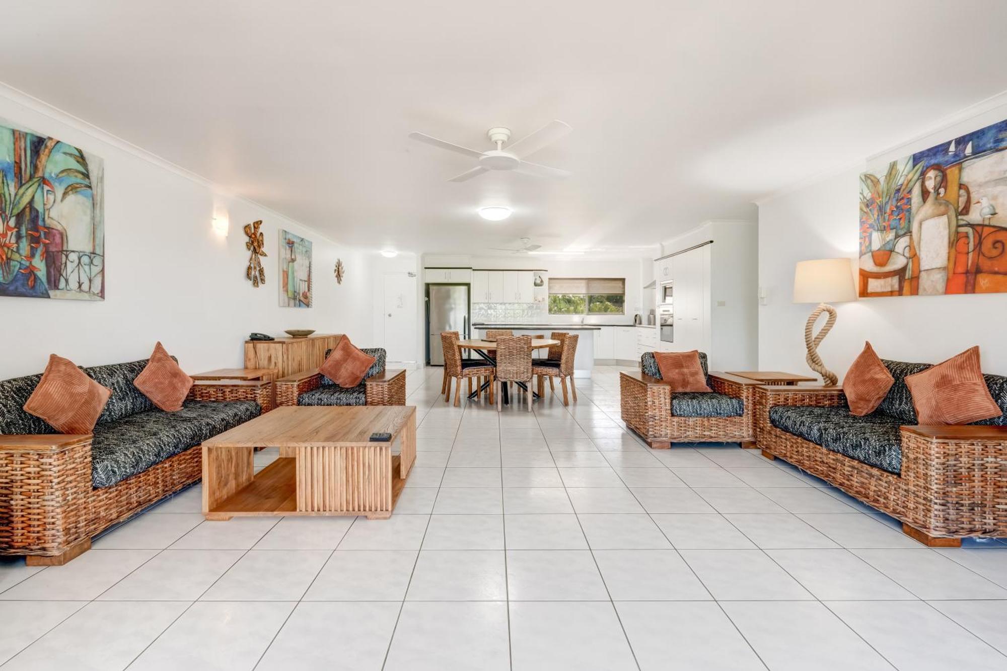 Roydon Beachfront Apartments Trinity Beach Eksteriør billede