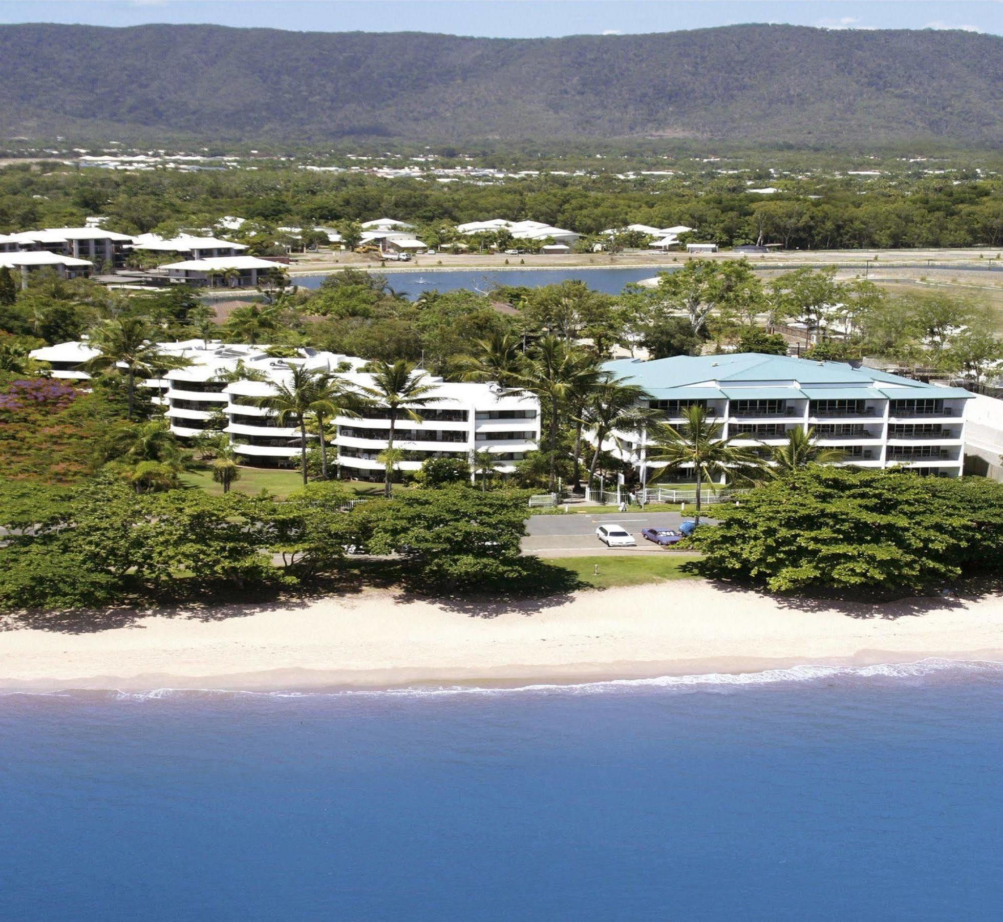 Roydon Beachfront Apartments Trinity Beach Eksteriør billede