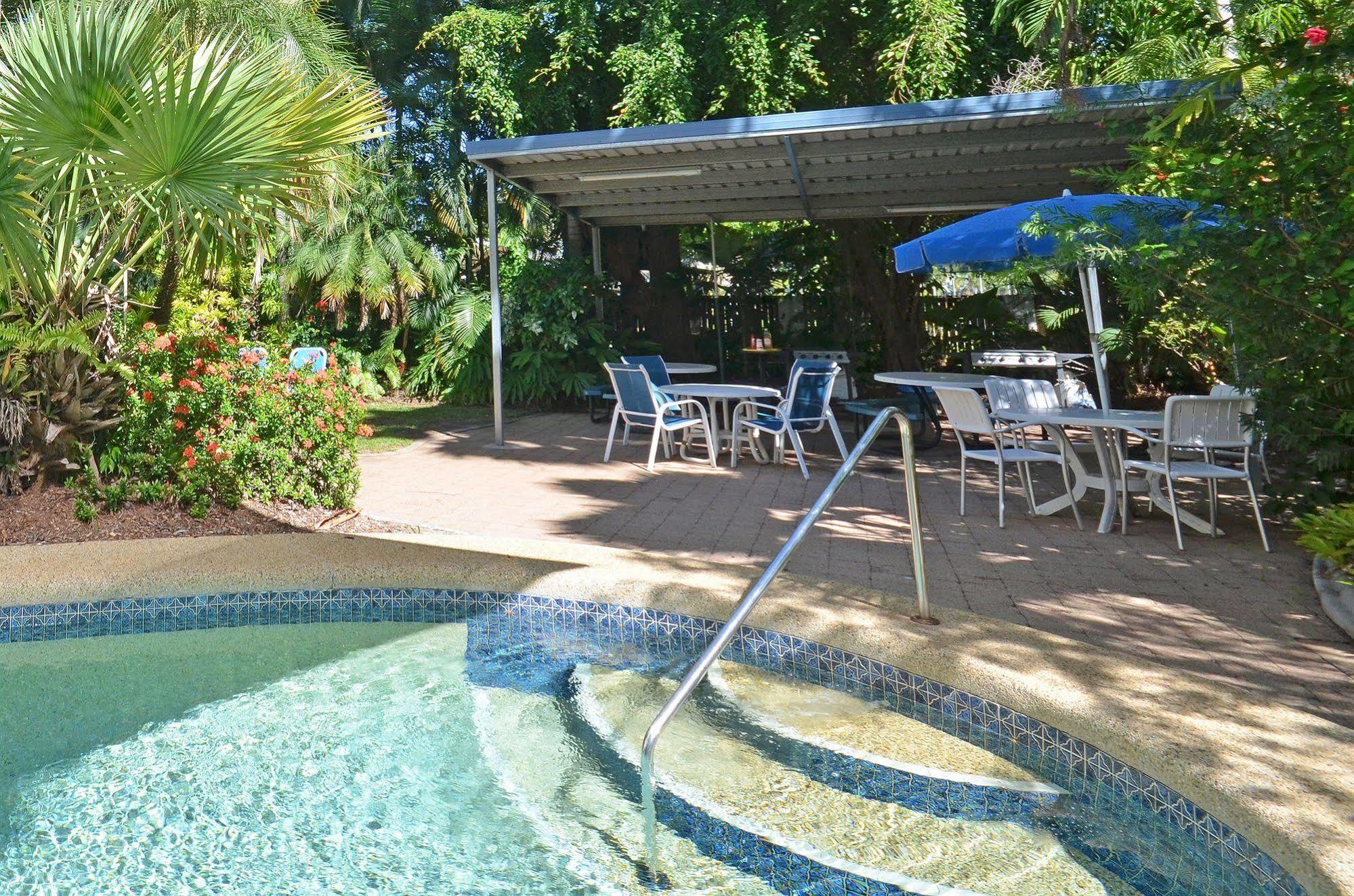 Roydon Beachfront Apartments Trinity Beach Eksteriør billede