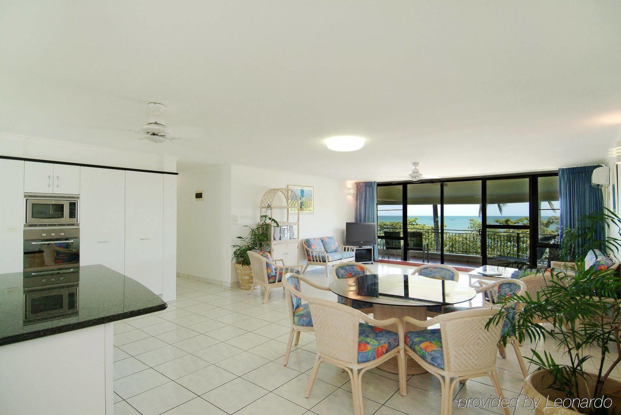 Roydon Beachfront Apartments Trinity Beach Eksteriør billede