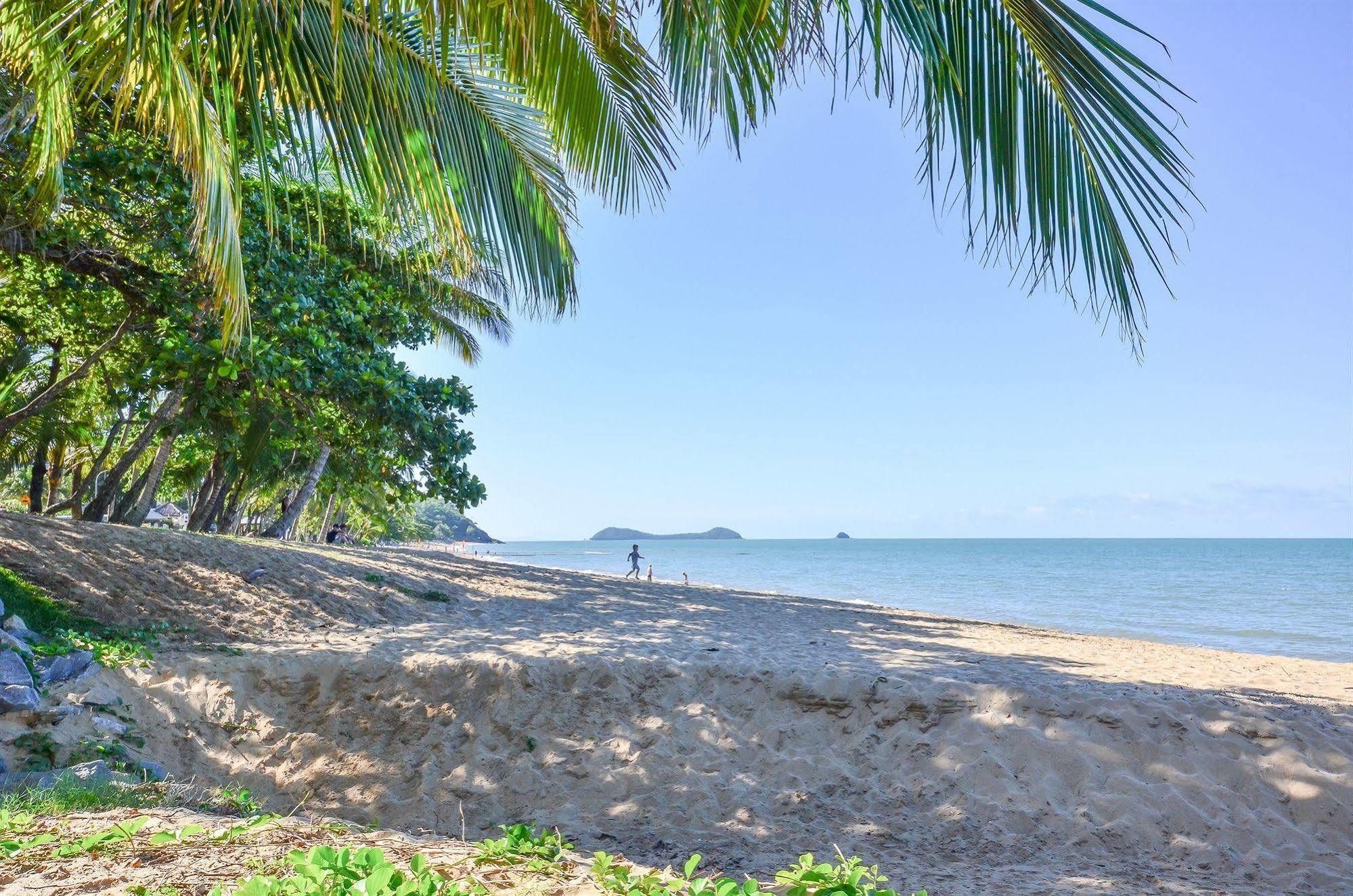Roydon Beachfront Apartments Trinity Beach Eksteriør billede