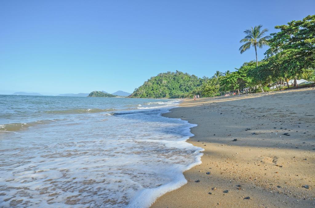 Roydon Beachfront Apartments Trinity Beach Eksteriør billede